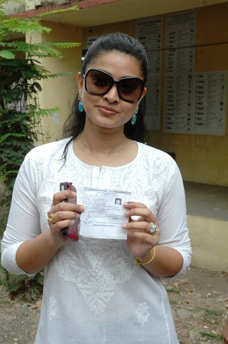snehaprasanna cast their votes @ chennai mayor election 2011 photo gallery